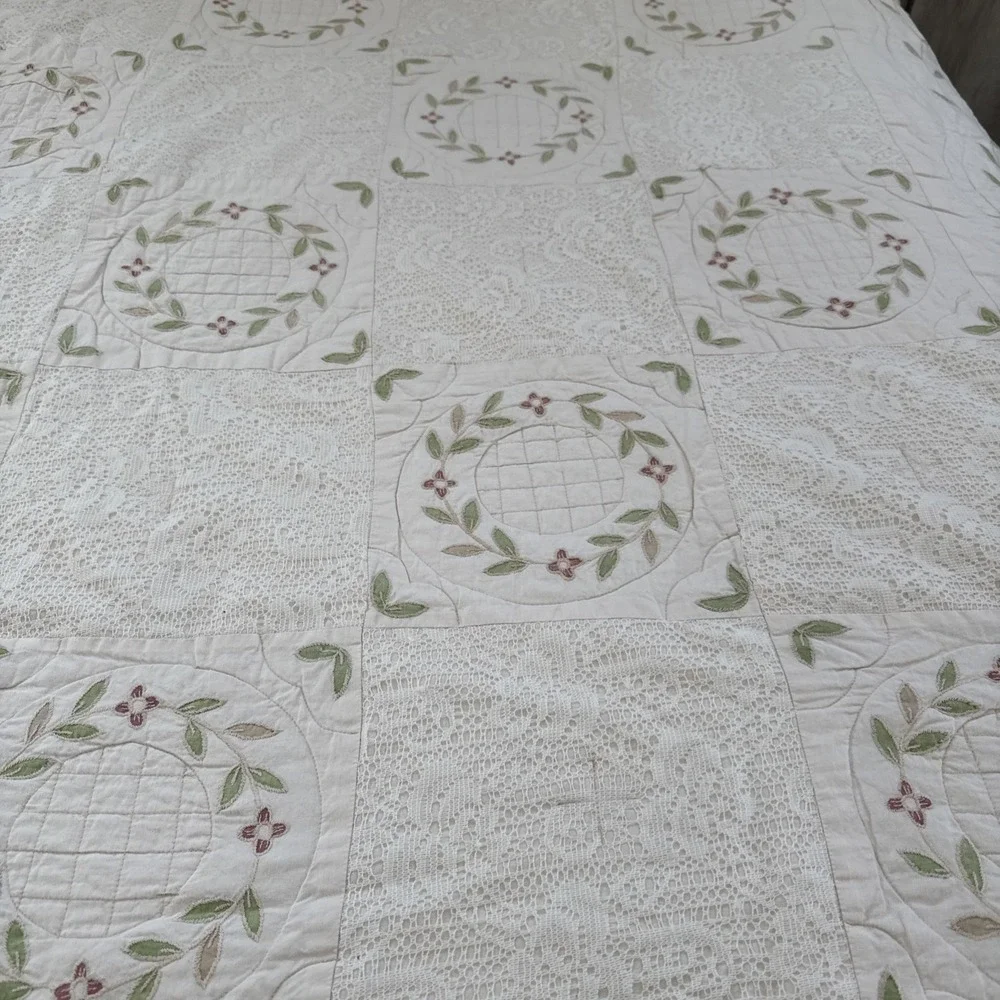 Vtg SUNHAM Home Floral Wreath Embroidered Lace Quilt 2 Pc Queen Size Cottage